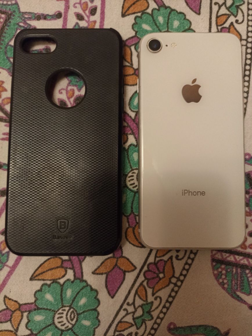Мобильный телефон смартфон apple iPhone 8 64 gb. Не бит, без icloud.
R