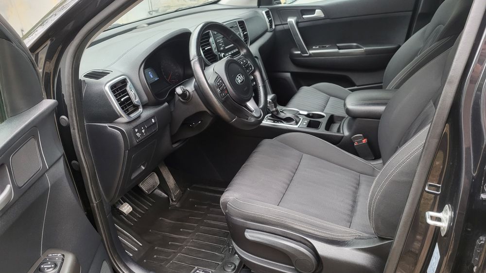 Продам офіційний KIA SPORTAGE