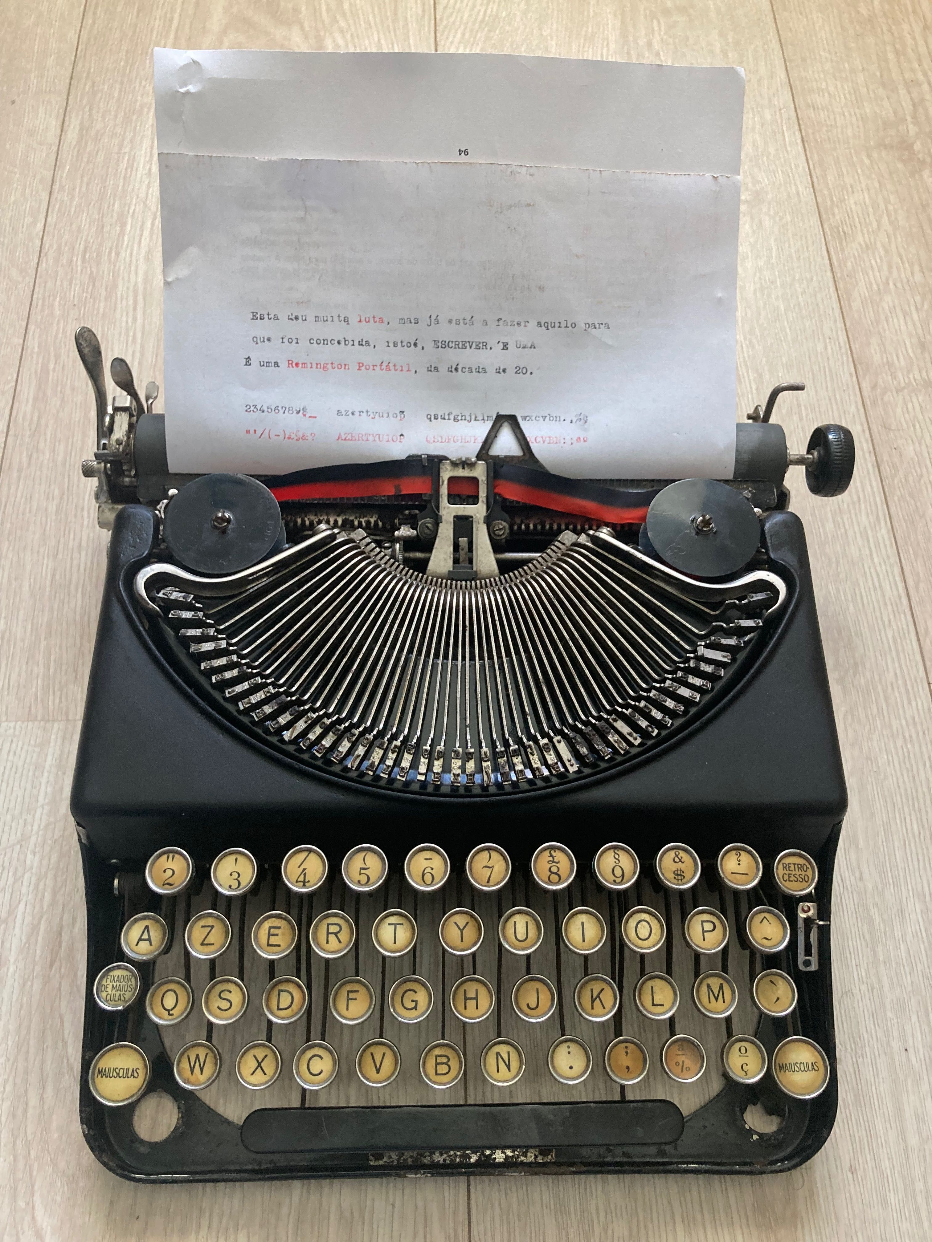 Máquina de escrever   …   Remington portátil