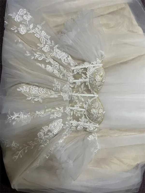 suknia ślubna kwiaty haft haftowana piękna