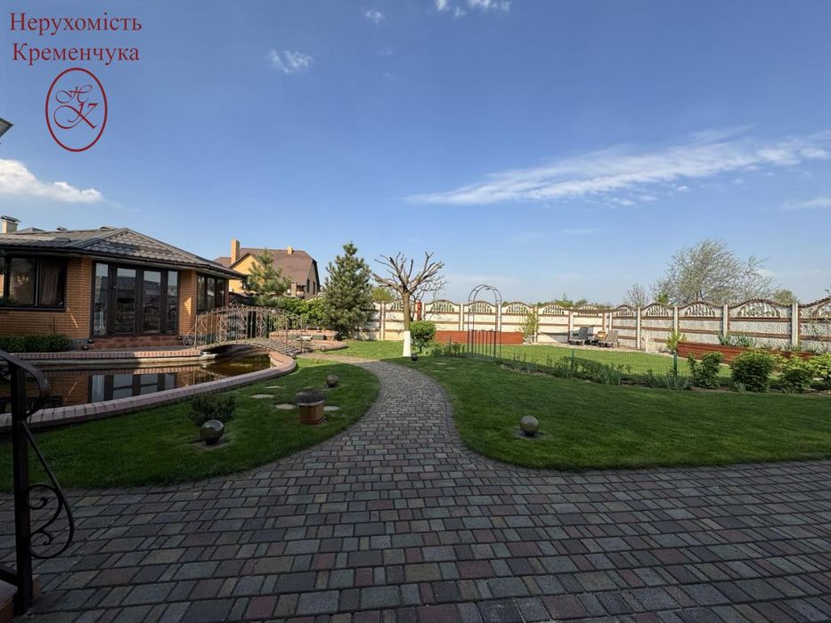 Продаж просторий та сучасний будинок комфорт-класу.