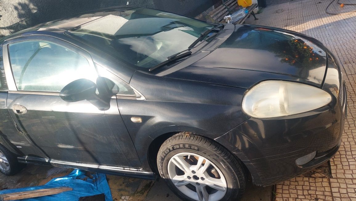 Carro Fiat Punto Preto