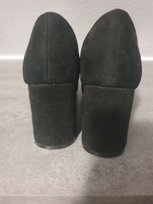 Buty zamszowe na klocku rozmiar 39