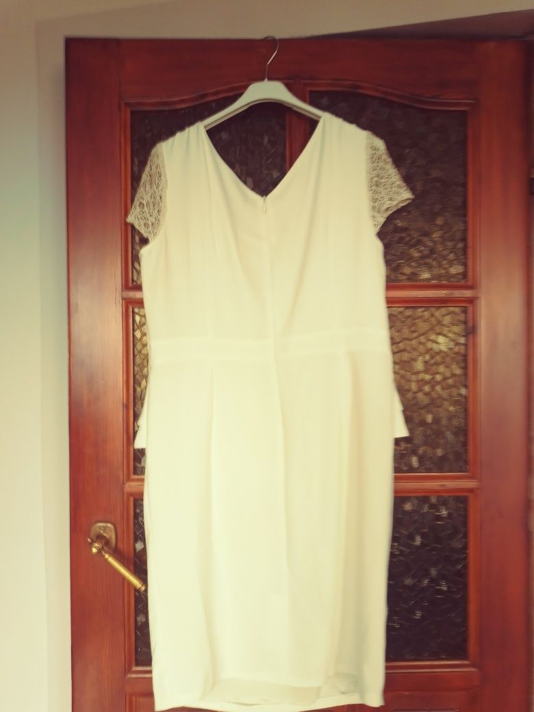 Sukienka damska 46 prosta bialo. bezowa
