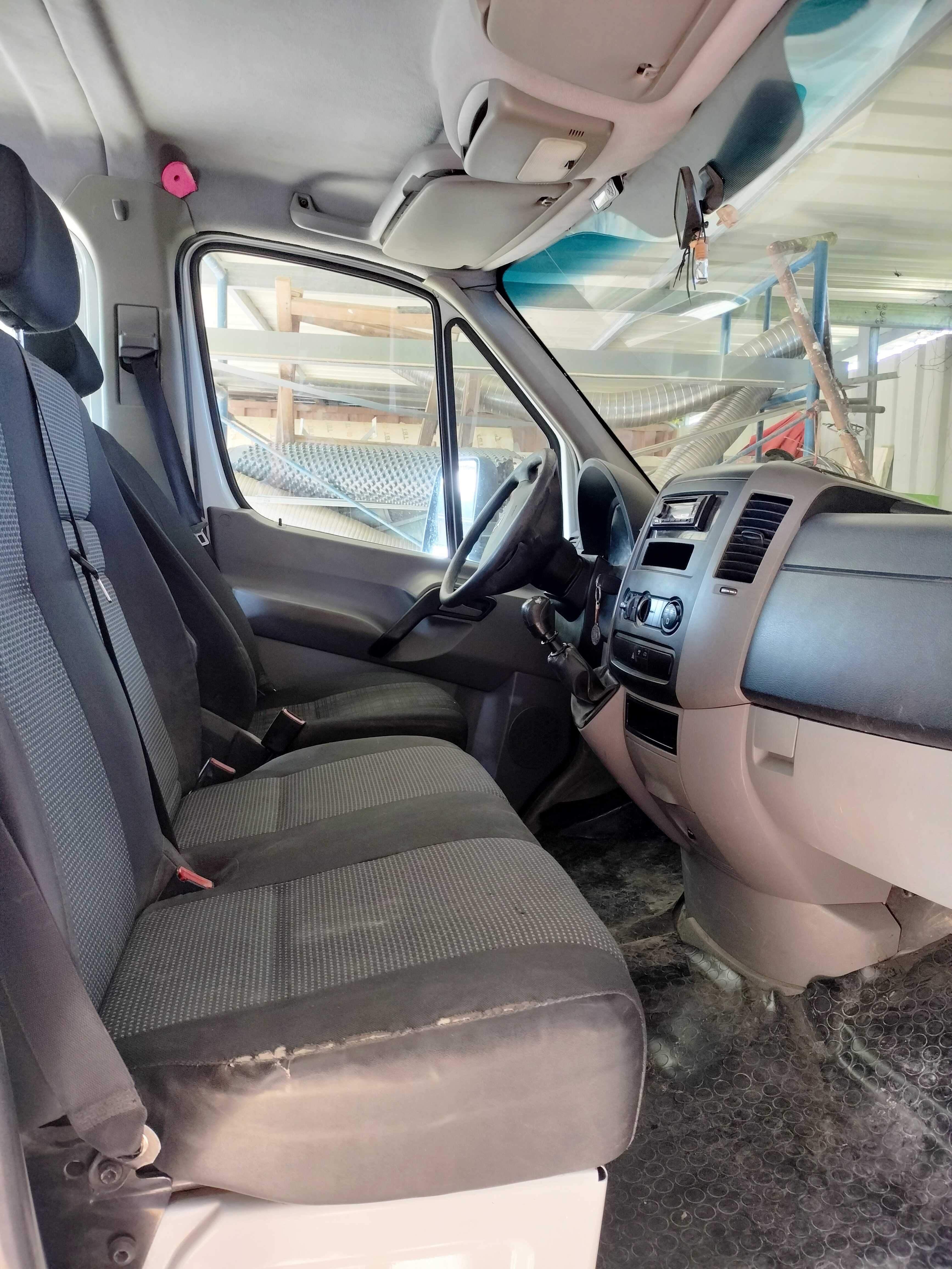 Carrinha Mercedes 9 lugares com caixa
