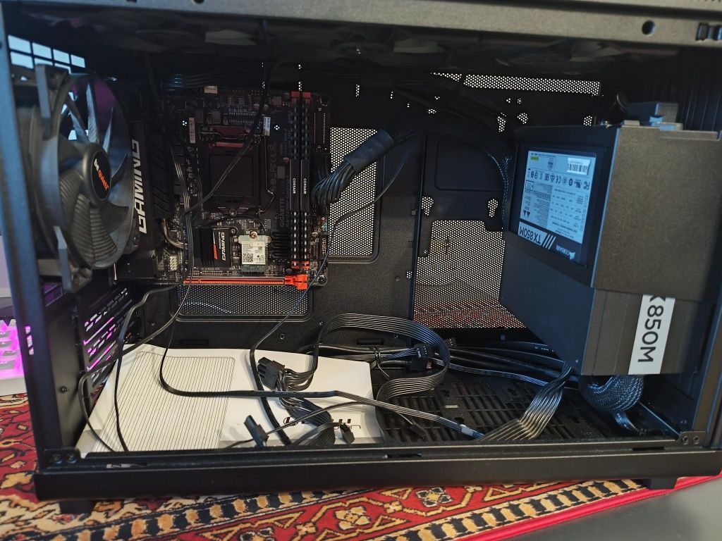 Nie dokończony komputer mini itx  lian li Corsair adata Gigabyt 32gb