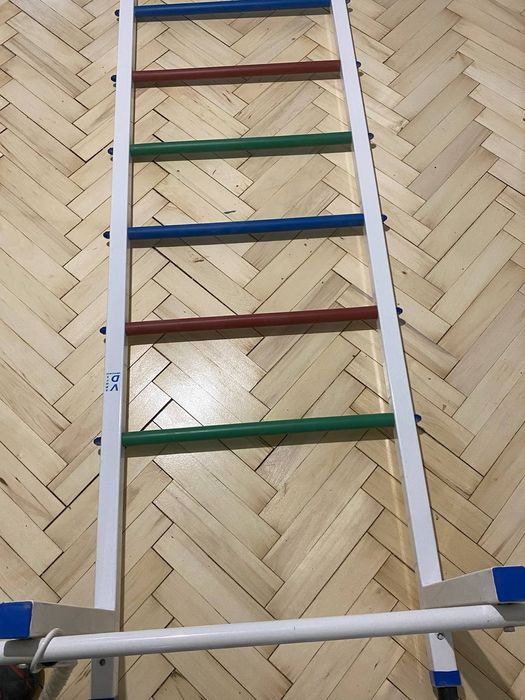 Шведська стінка з турніком, станком для пресу і брусьями