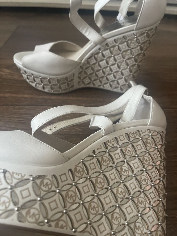 Кожаные бомоножки с моногамной танкеткой Michael Kors! Орининал! Недор