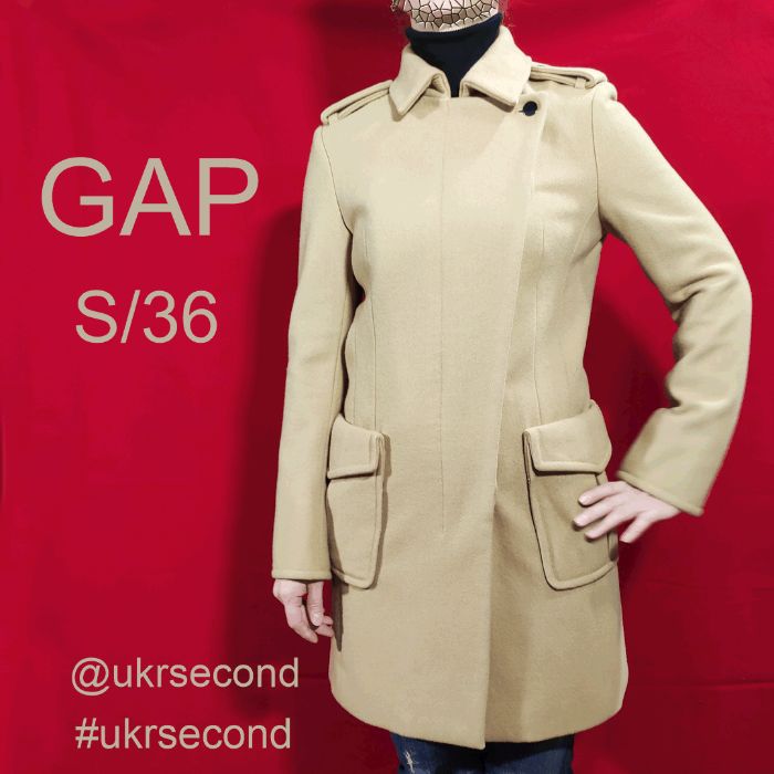 Стильное и лаконичное пальто бренда GAP