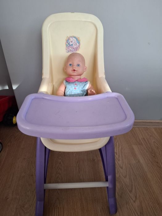 Krzeselko do karmienia z  lalką i akcesoria