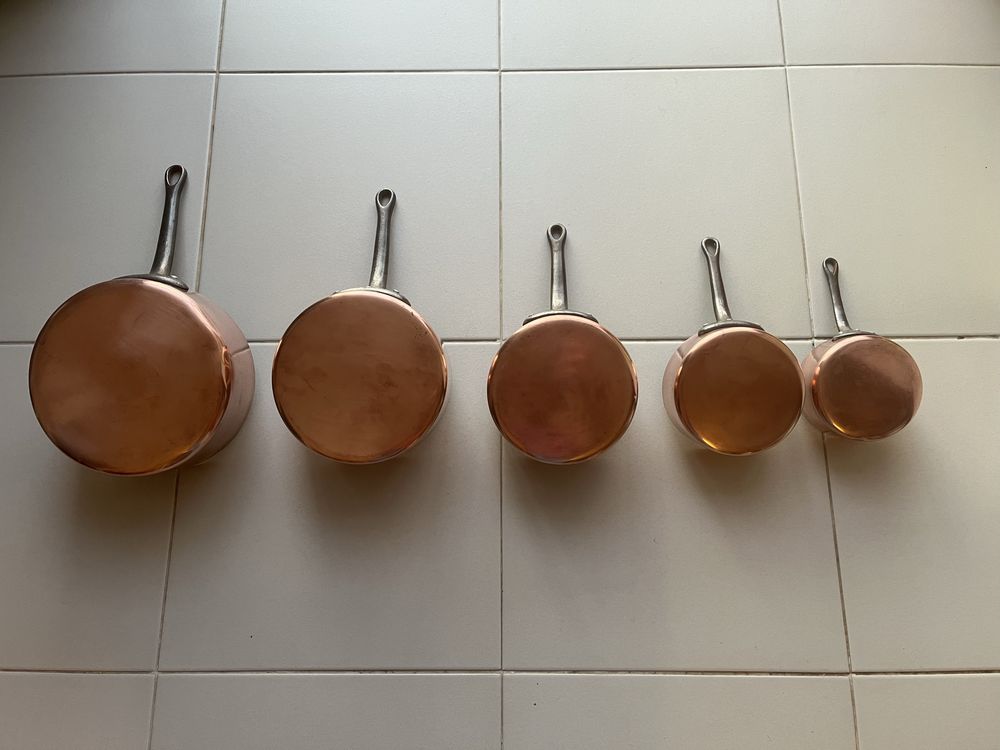 5 caçarolas em cobre