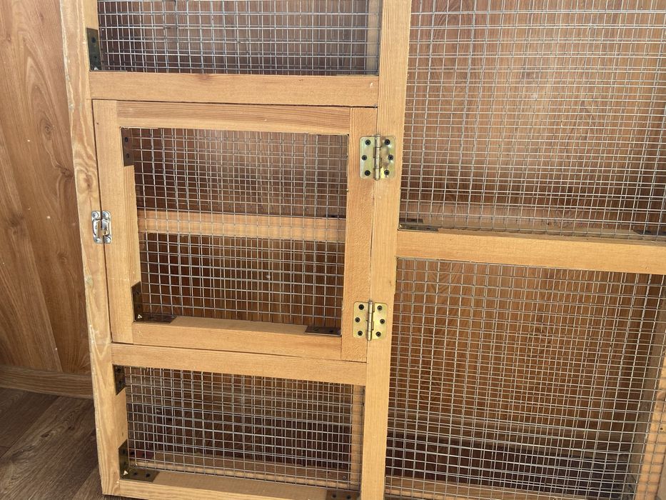 Продам деревʼянмй вольер  80х80см