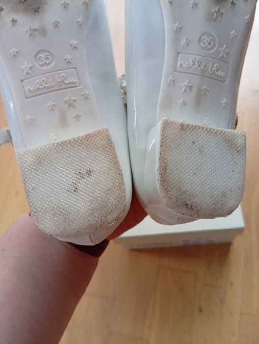 Białe lakierowane baleriny dziewczęce 35