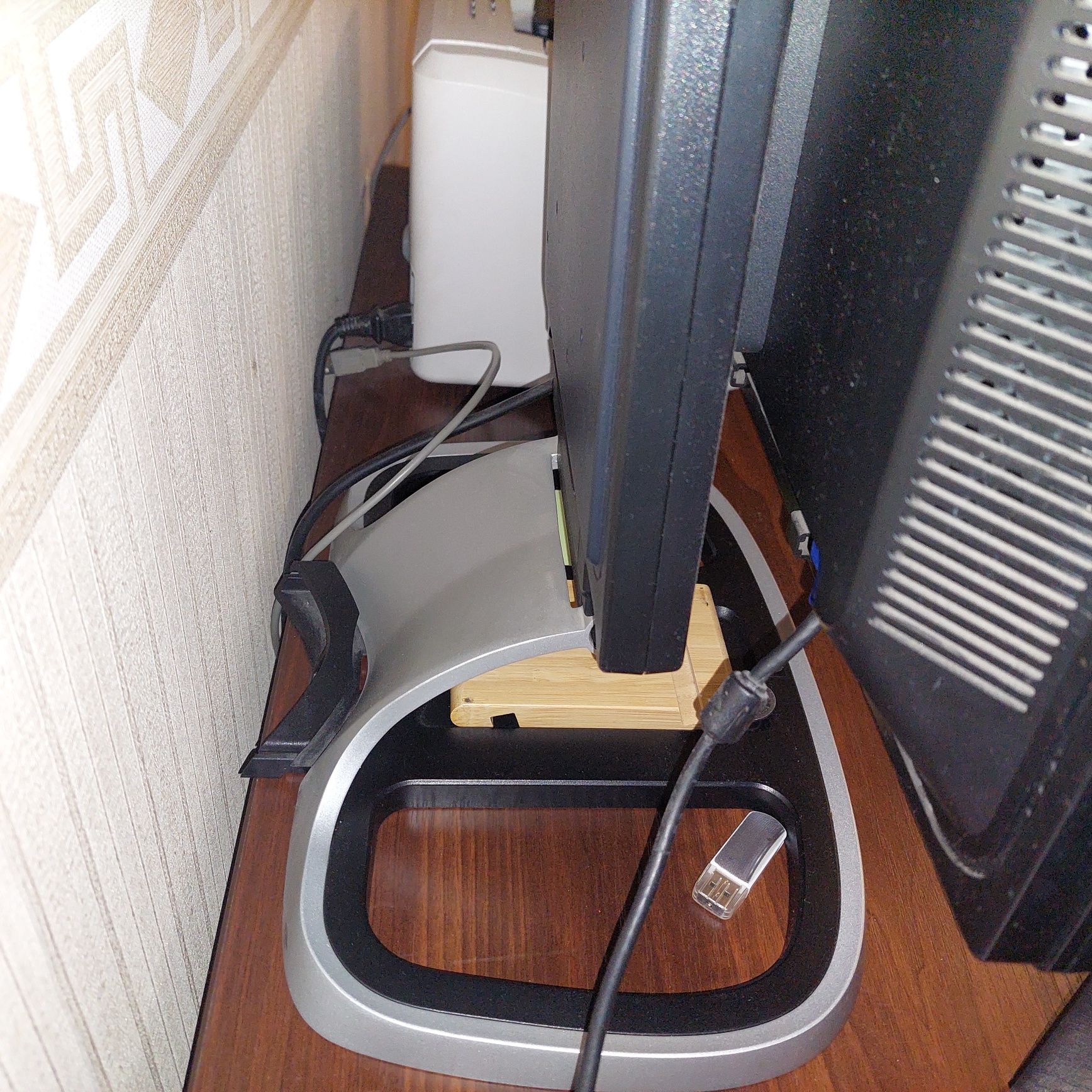 Монитор HP LE 1901 WI /19 /1440*900/TH