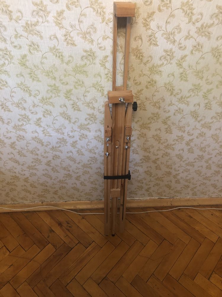 2 мольберти для малювання б/у в гарному стані