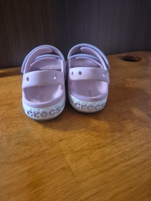 Продам сандалі фірми crocs