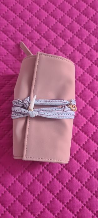 Vendo bolsa para levar jóias em viagem.