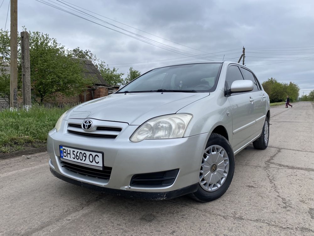 Авто Toyota Corolla 1.6 бензин