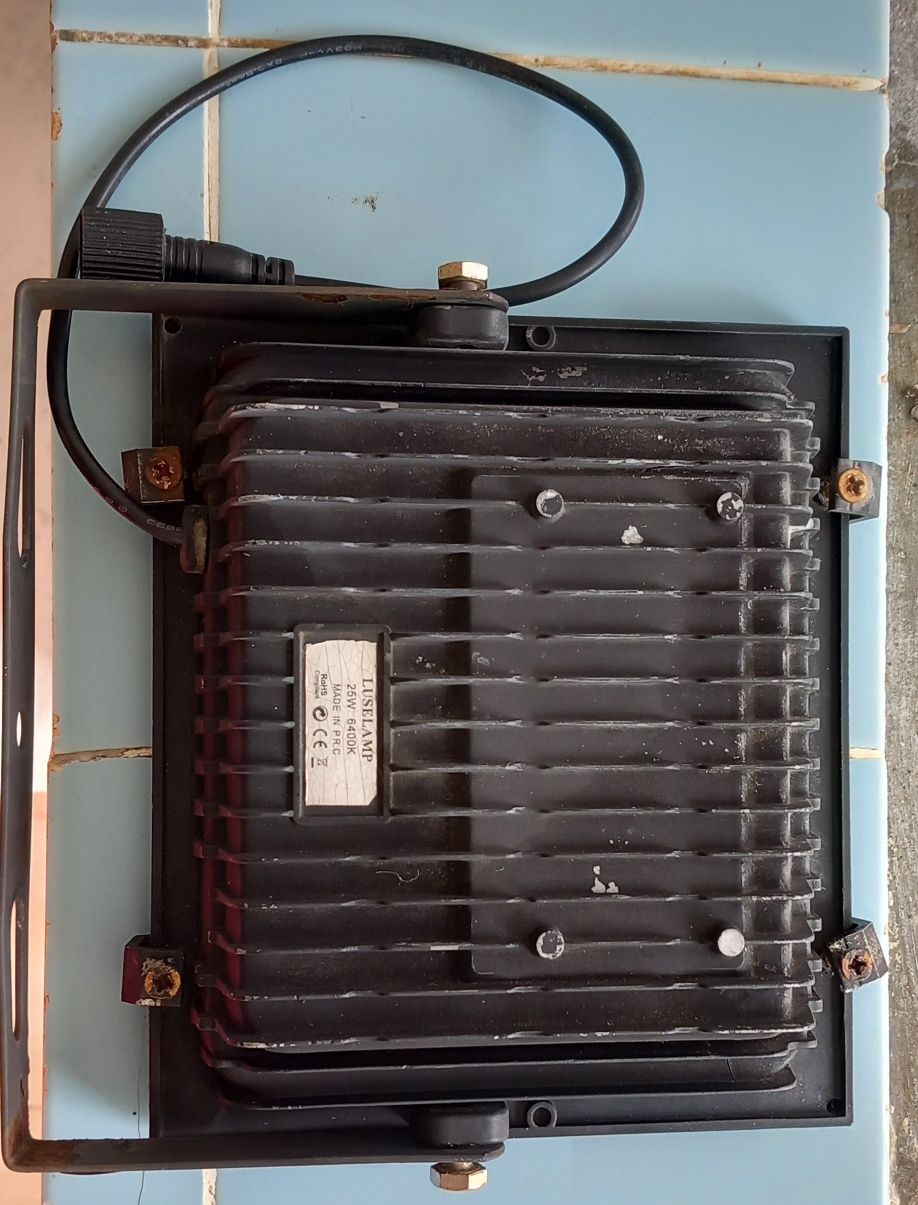Led solar com painel