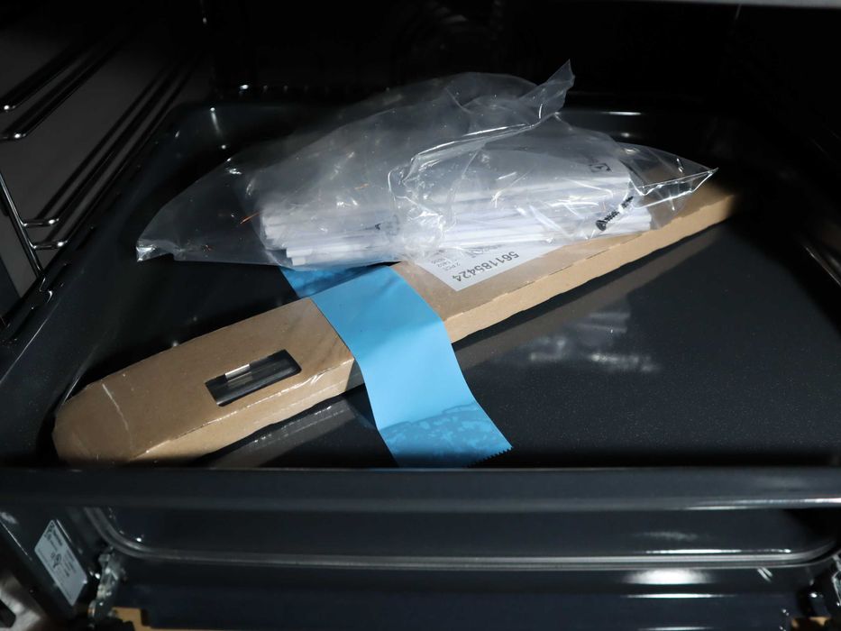 Outlet 340 zł taniej. Nowy piekarnik Electrolux EOA5220AOV z gwarancją