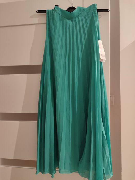 Śliczna nowa sukienka sylwester