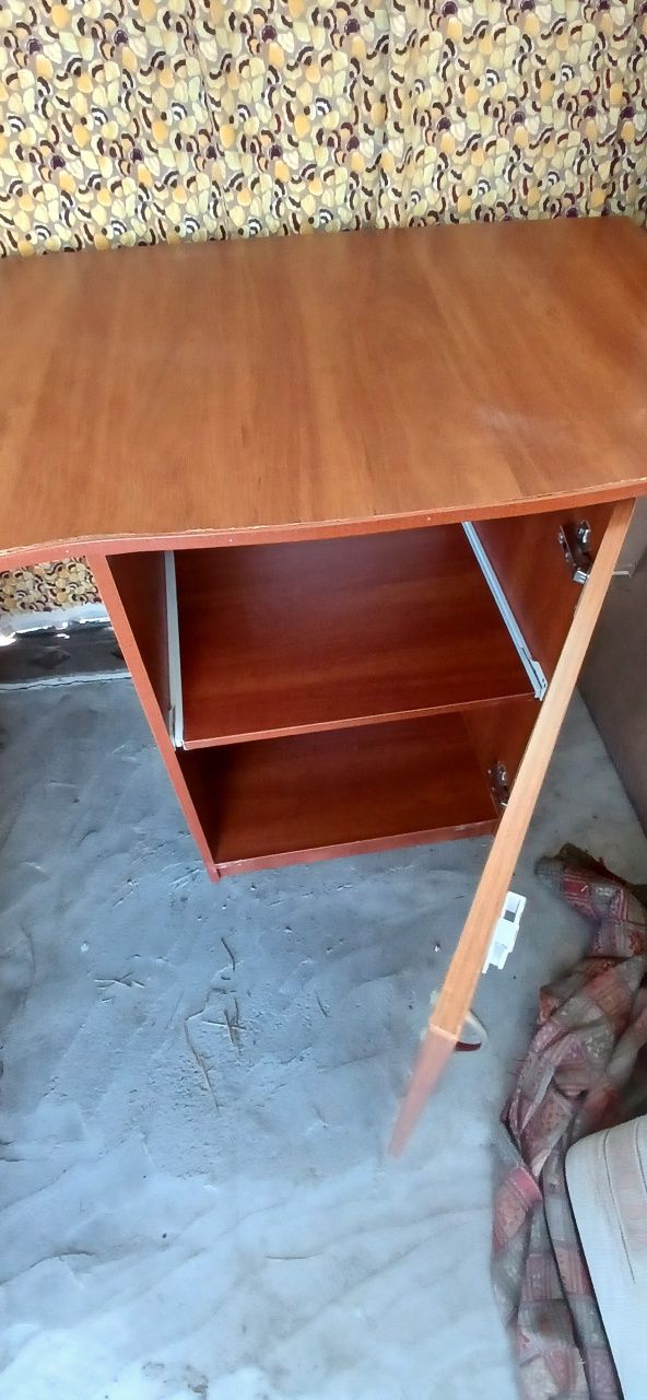 Стіл комп'ютерний в наявності