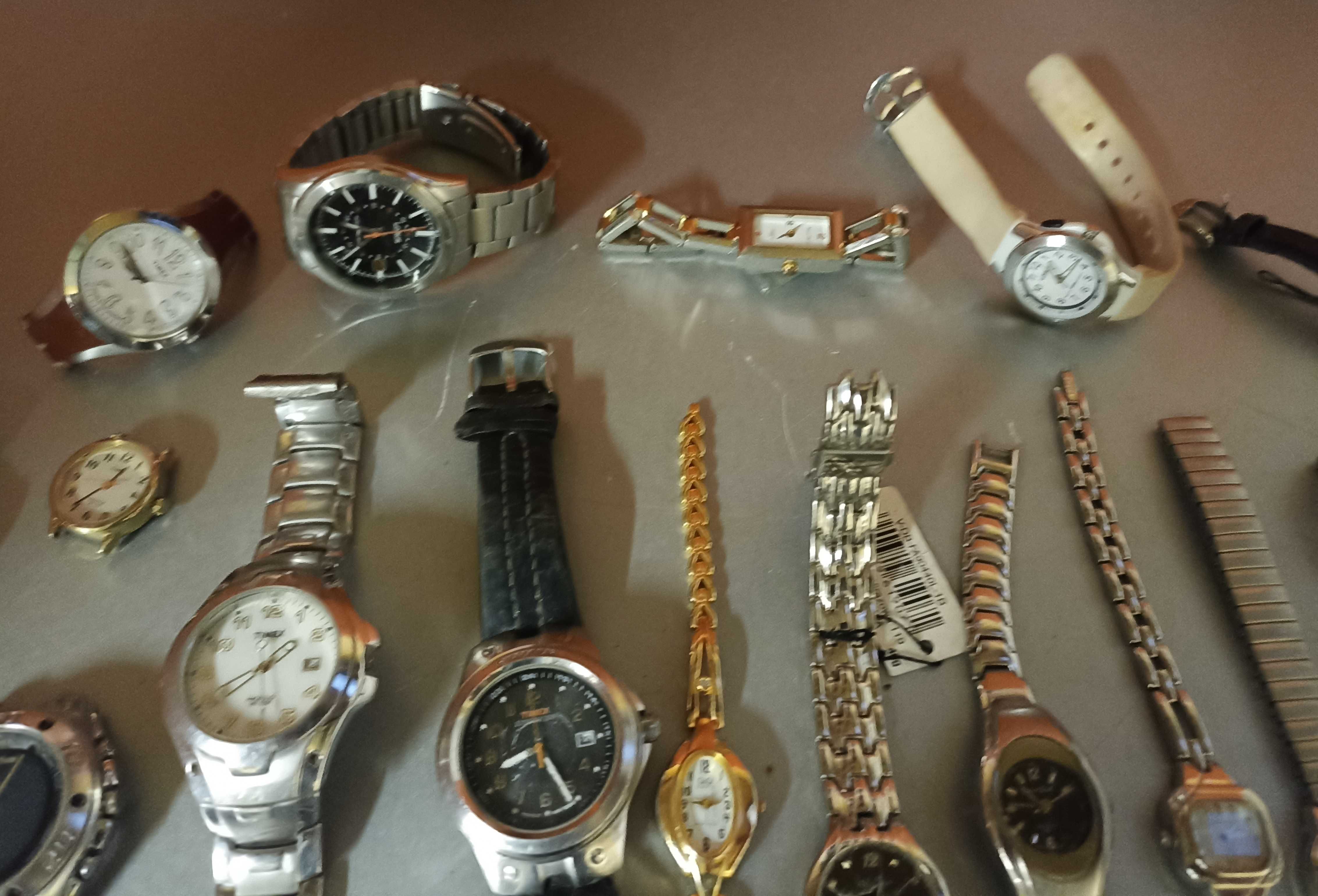 Zestaw zegarków analogowych 21 sztuki
