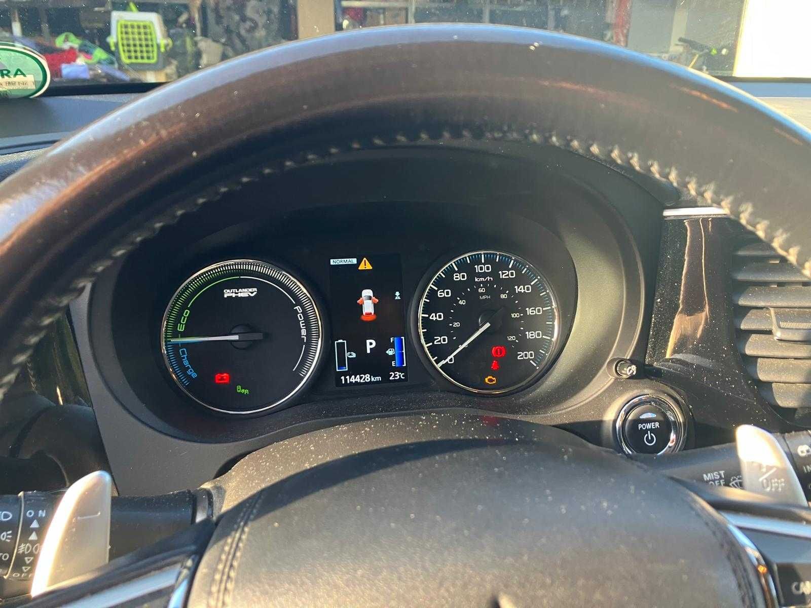 Mitsubishi Outlander PHEV Intense +