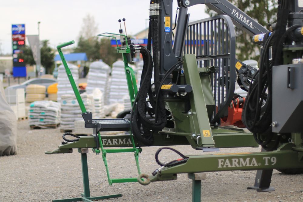 PRZYCZEPA LEŚNA do drewna 9t Farma dźwig 6,3m Żuraw TUZ Chwytak Pompa