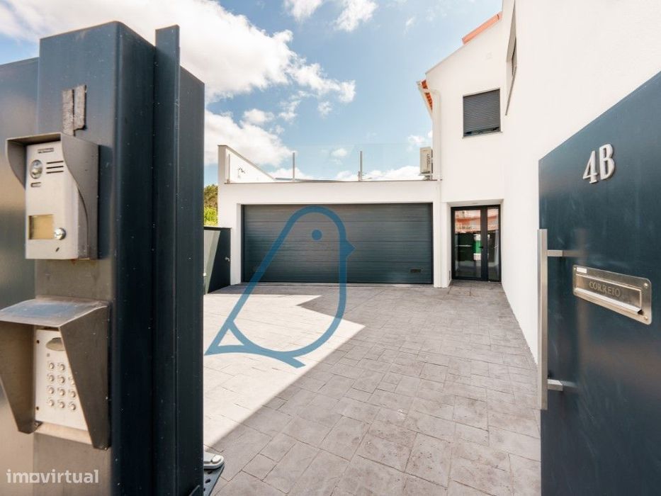 Arrendamento - 1.º andar de Moradia T5 com terraços e garagem fecha...