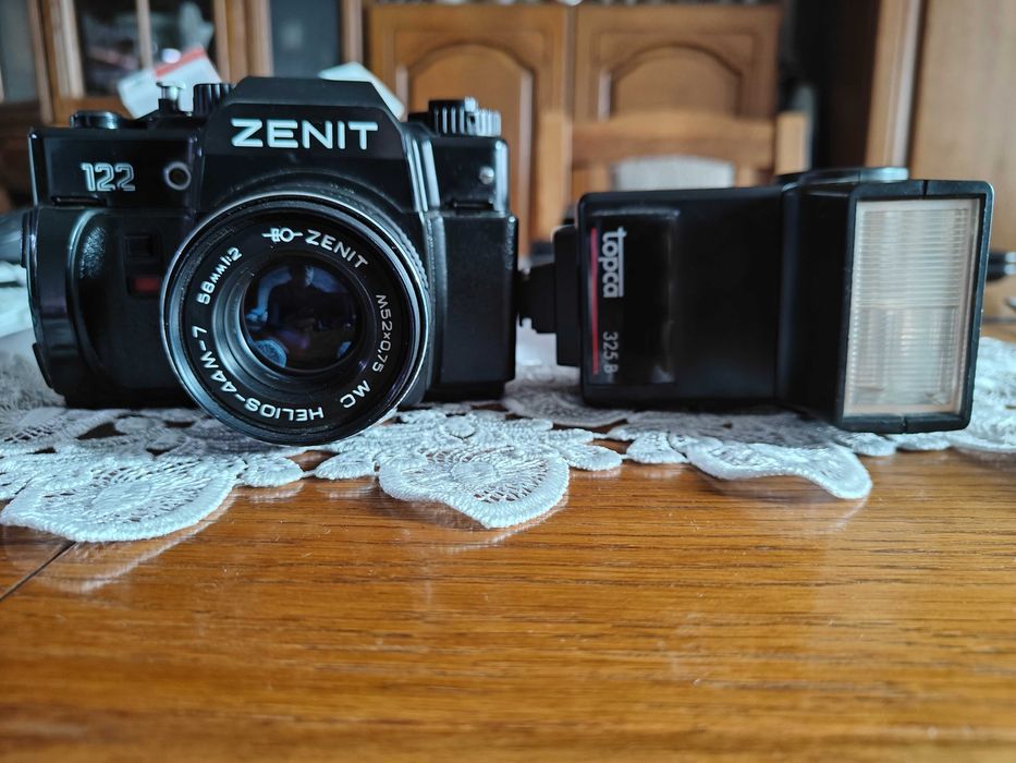 Zenit 122 z obiektywem Helios 44M-7 58mm f/2.