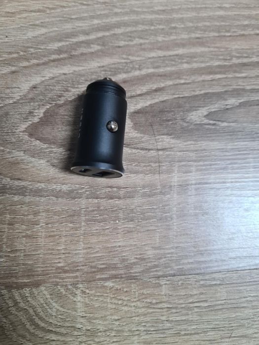 Sprzedam ładowarkę samochodową nowa