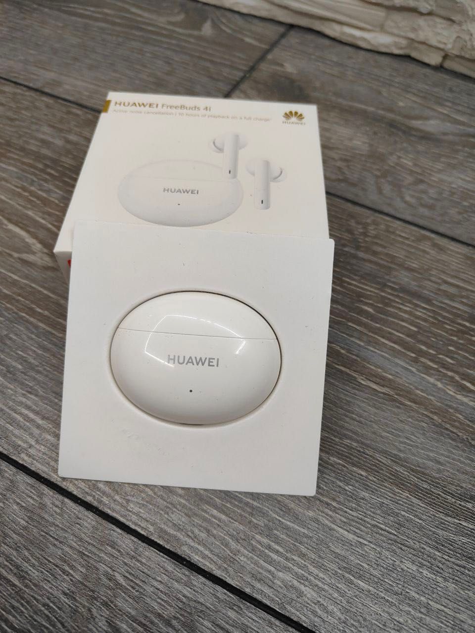 Продаю навушники Huawei FreeBuds 4i у гарному стані по ціні домовимося