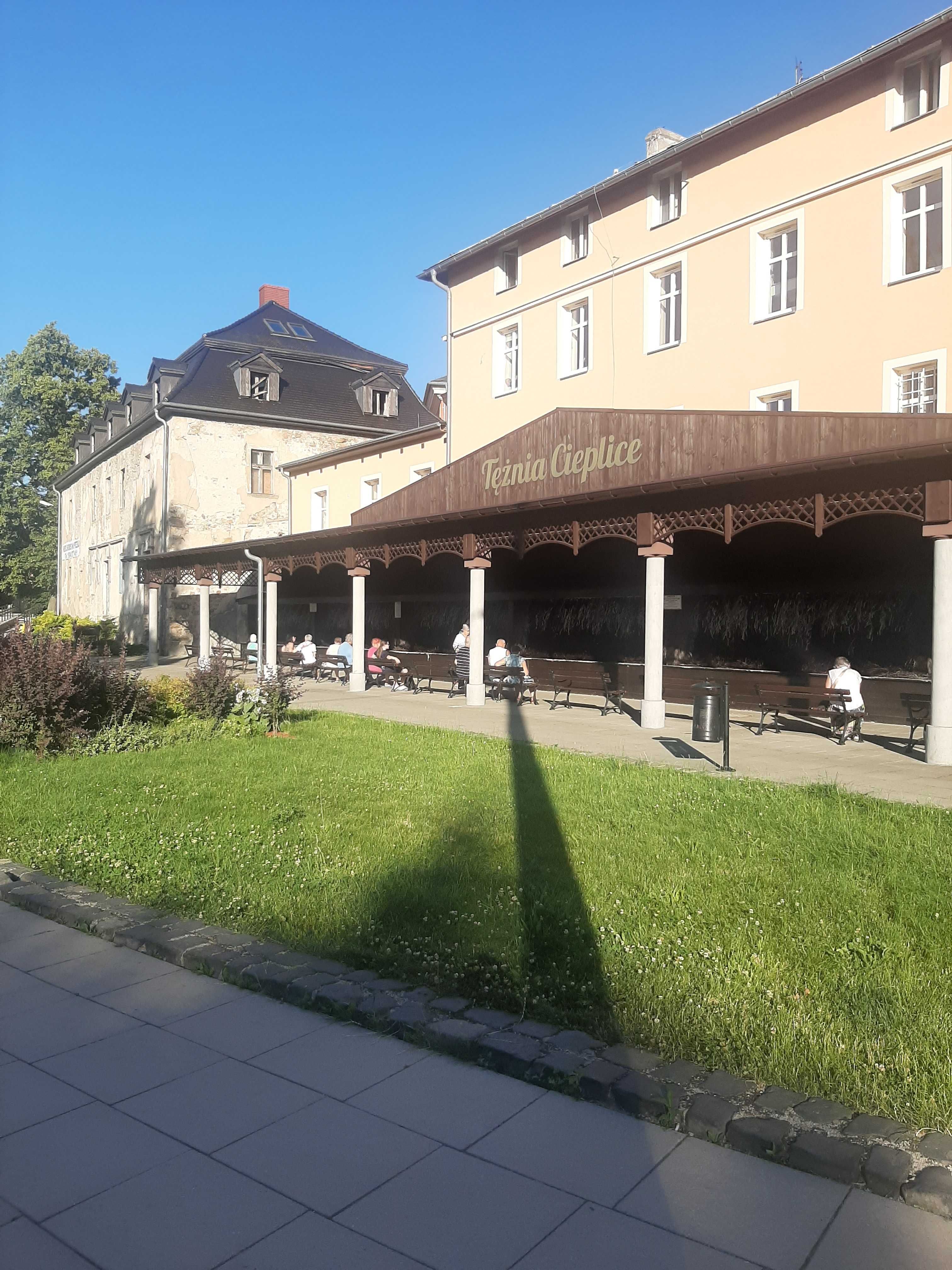 Zabytkowy "Czerwony Dom" w Uzdrowisku Cieplice