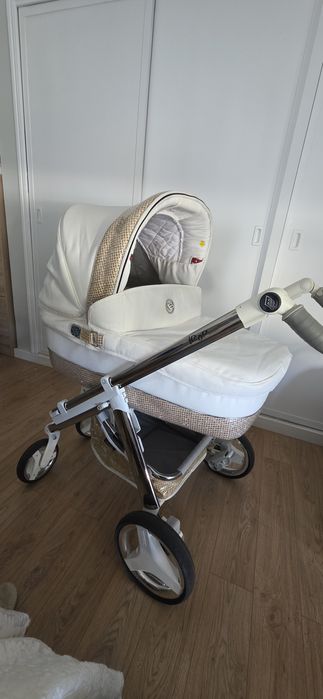 Carrinho de bebé Bébécar edição limitada