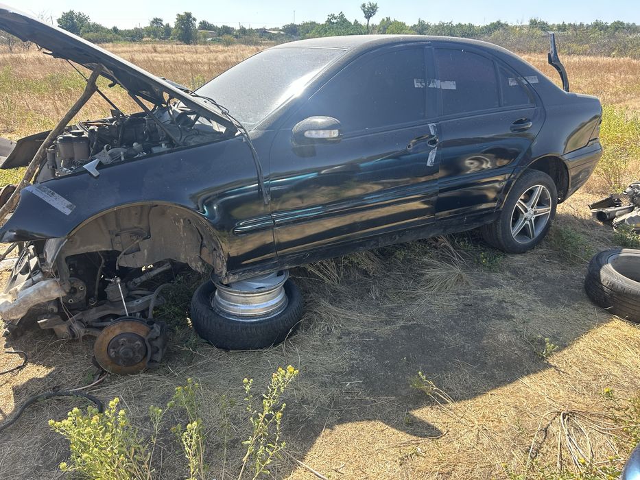 Двері капот крила в розборка Mercedes-Benz W203 разборка мерседес в203