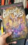 Pożeracze Nocy, tom 2: Jej mali żniwiarze KOMIKS NOWY ZAFOLIOWANY