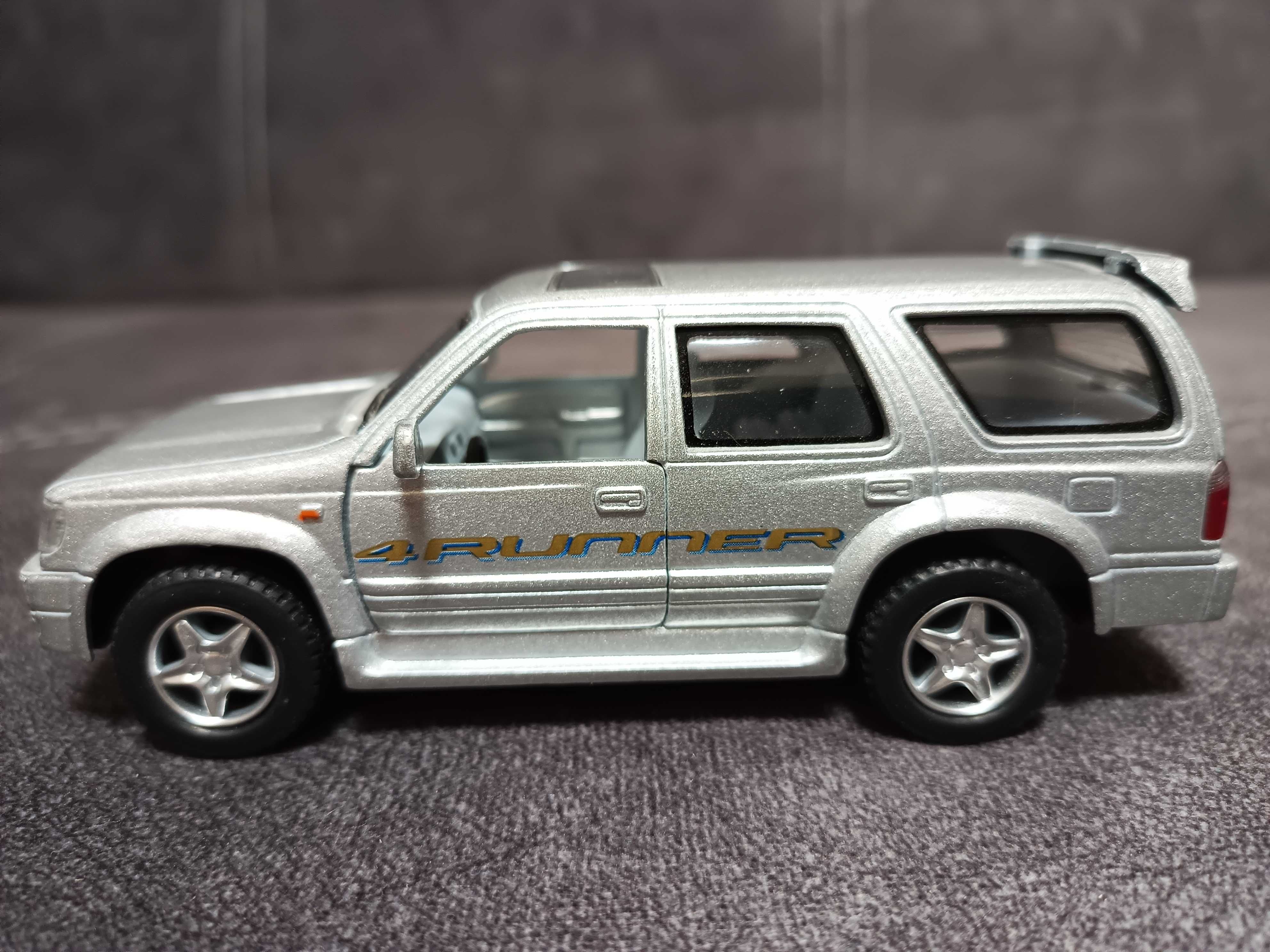 Модель Kinsmart Toyota 4Runner 1/36