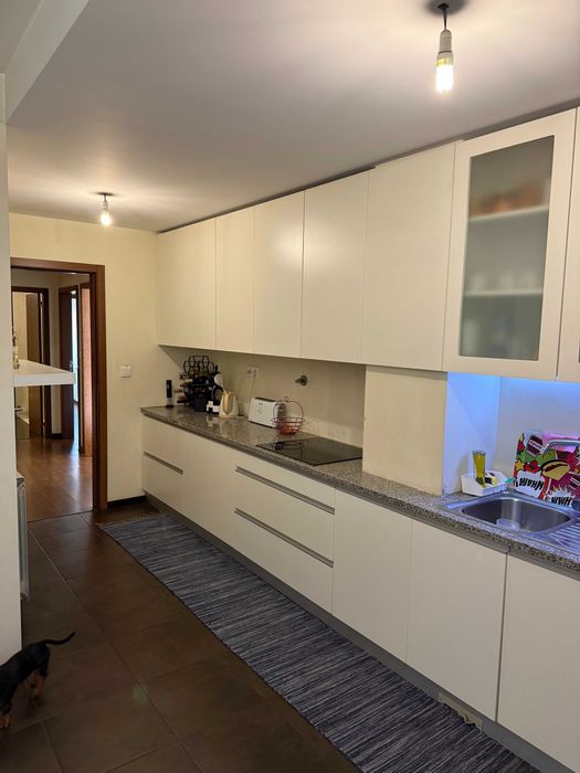 Apartamento T2, com 2 wc junto á estação do Coronado