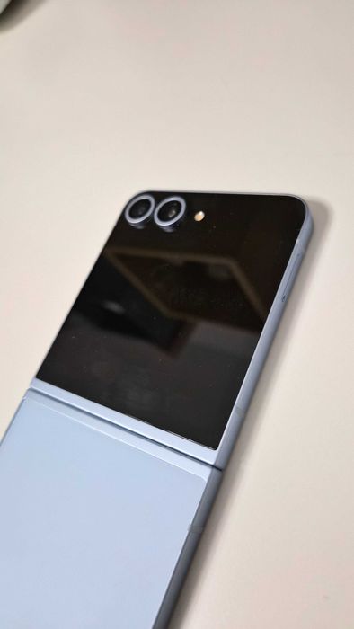 Fabrycznie odnowiony Samsung Galaxy Z Flip6 Flip 6