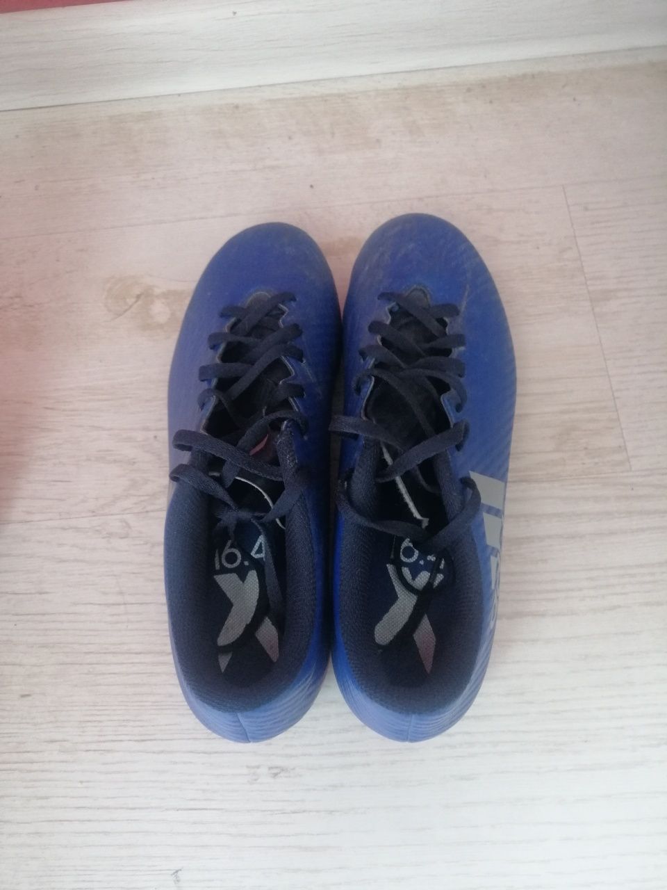 Niebieskie korki adidas