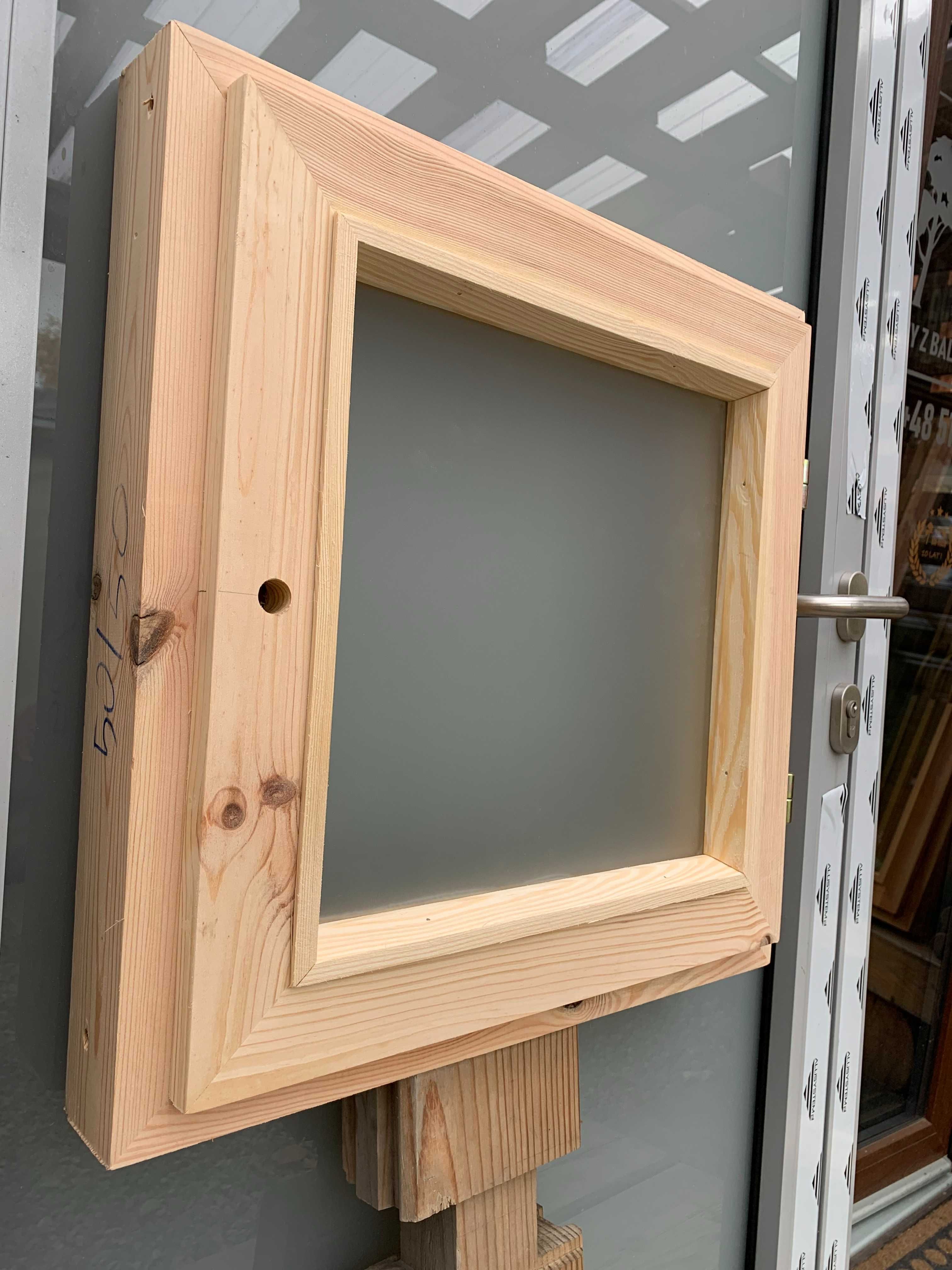Okno Drewniane Otwierane Do WC 50x50cm z Szybą MLECZNĄ