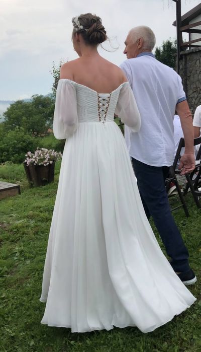 Весільна сукня дуже гарна і ніжна