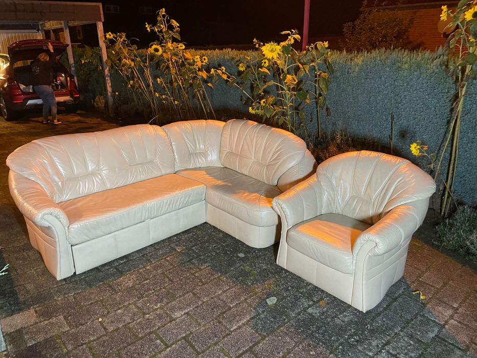 Шкіряні кутові розкладні дивани, шкіряні набори диванів, крісла
