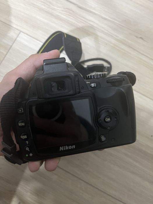 Nikon D40 z obiektywem i ladowarka i torbą