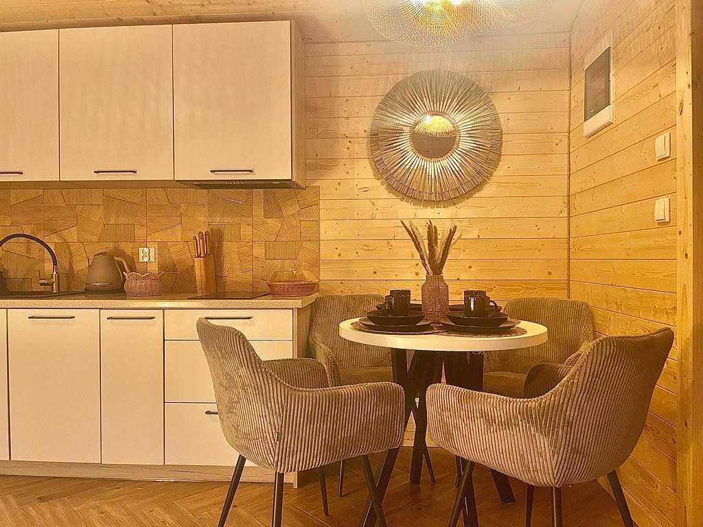 Caloroczny- Mały domeczek" na zielonej łące " w stylu boho- Nowęcin