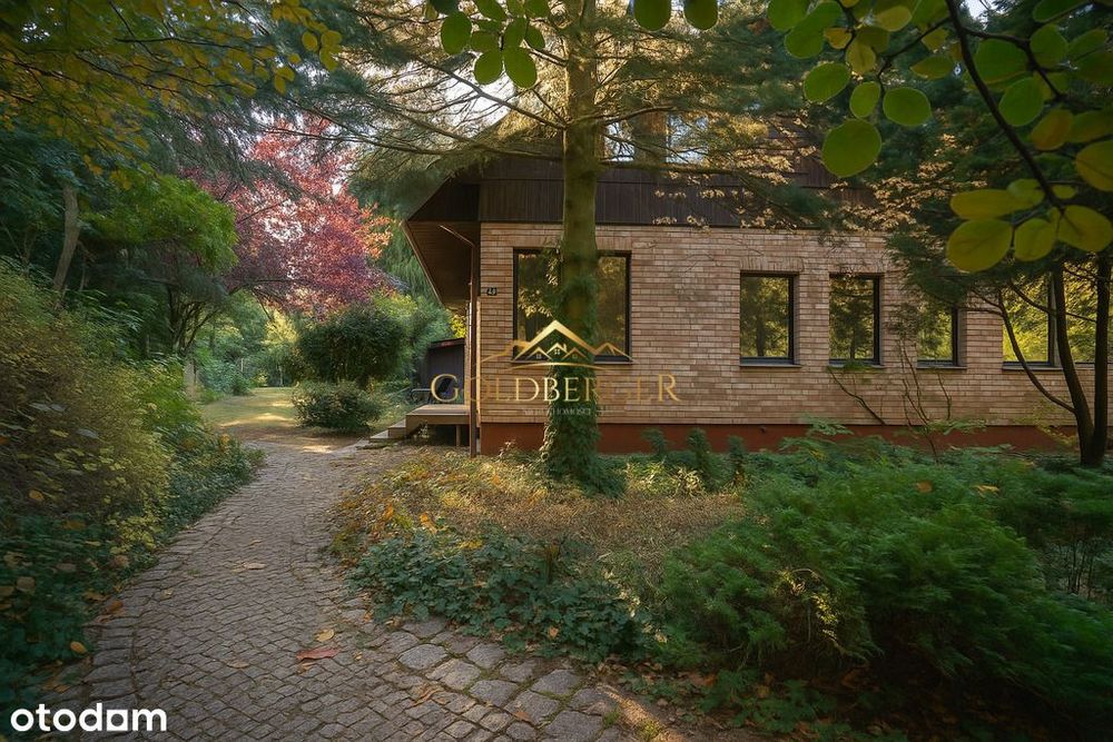 Dom wolnostojący na klimatycznej działce.