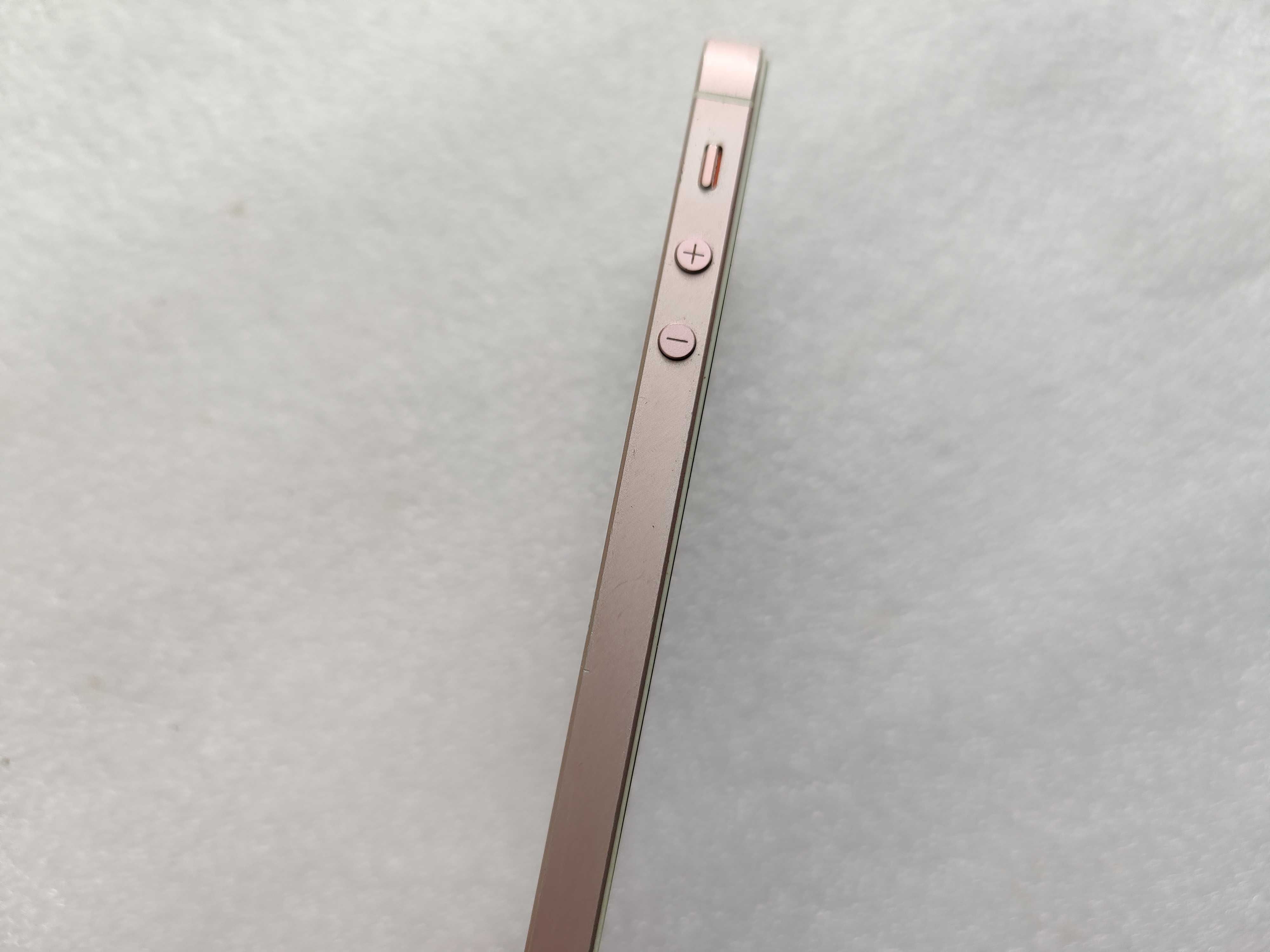 Телефон Iphone SE 32Gb