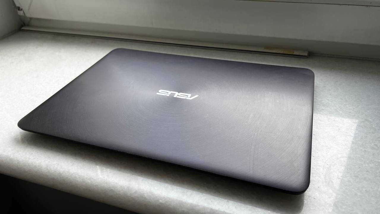 Komputer Laptop Asus Zenbook UX305U