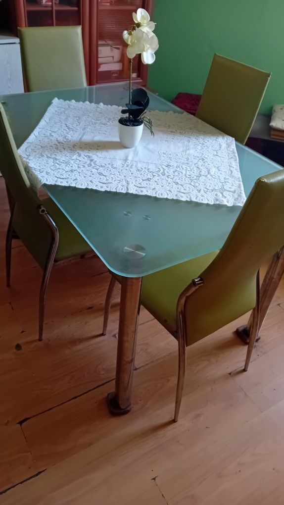Sprzedam  stół  szklany z krzeslami